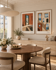 Architecture Méditerranéenne — duo d’œuvres dans une salle à manger élégante